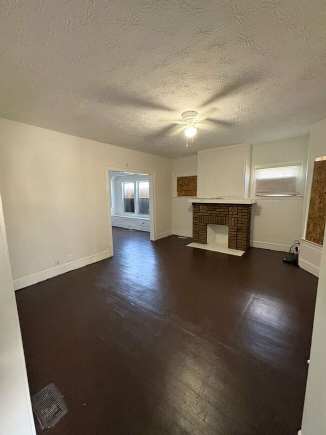 Foto del edificio - 3454 E 118th St