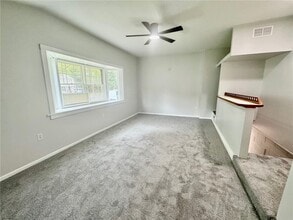 Building Photo - 13 Briggs Ave