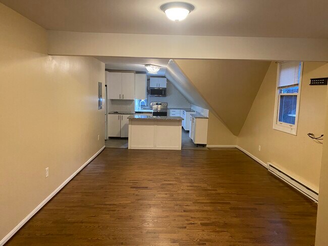 Building Photo - 618 Sumner Ave