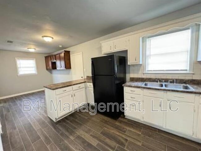 Building Photo - 3033 O'Hara Dr N