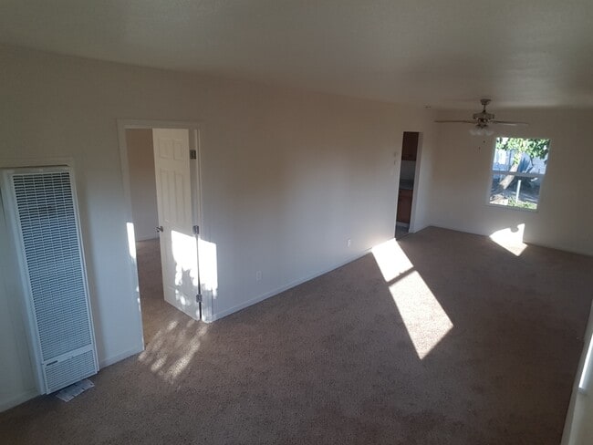 Building Photo - 2931 Sierra St