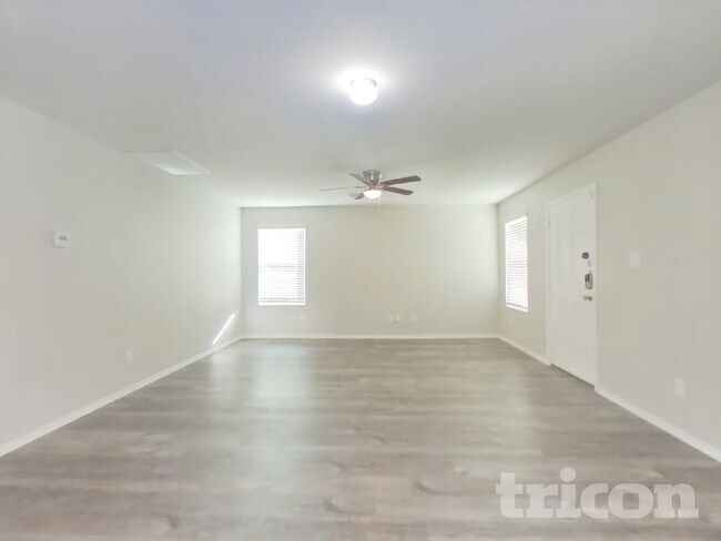 Foto del edificio - 8511 Amistad Cove