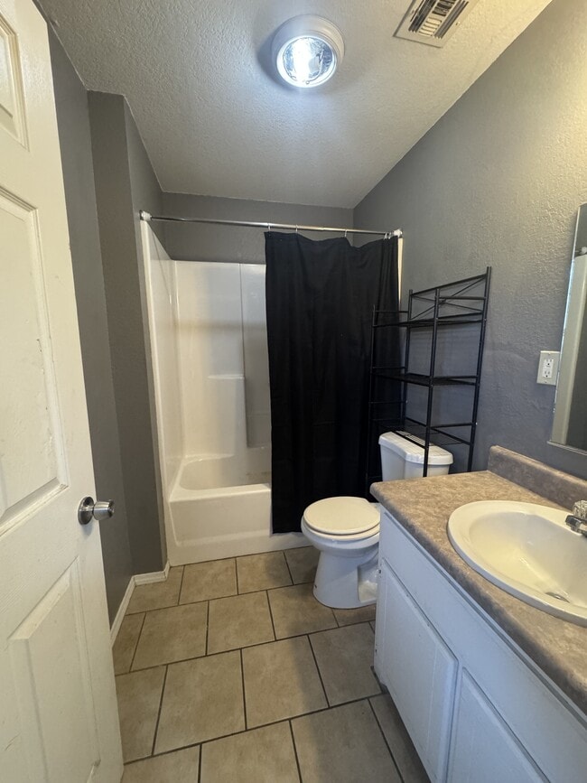 Foto del edificio - 609 Le Flore Ave