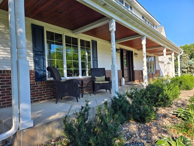 Foto del edificio - Executive-Level Rental Offering in SW Woodbury — Space, Privacy & High-End Finishes