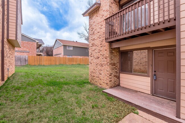 Foto del edificio - 2521 Crosstimbers Dr