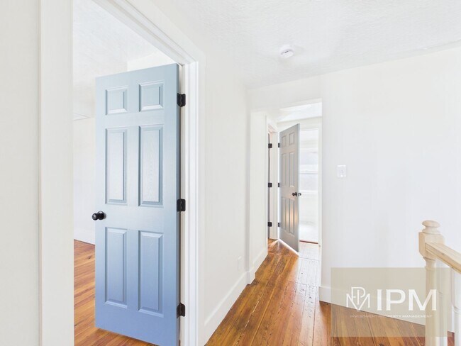 Foto del edificio - 305 W Broadway