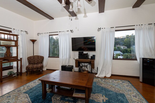 Building Photo - Private Oasis in Beachwood Canyon with Hol...