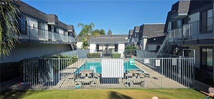 Building Photo - 1319 Oakwood Dr W