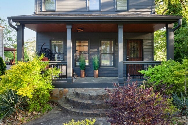 Photo - Beautifully Updated Two-Story 3/2.5 w/ Huge Fully Fenced Backyard! House