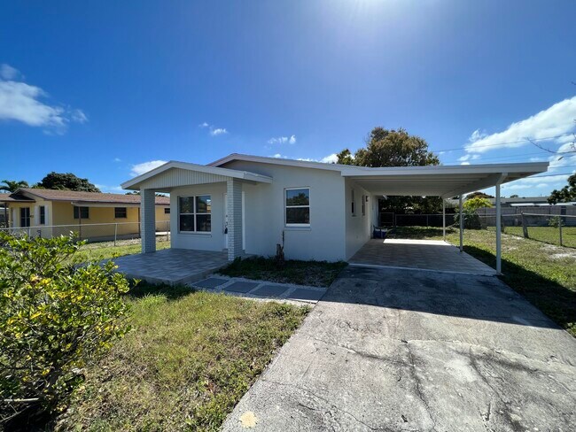 Building Photo - 728 El Vedado