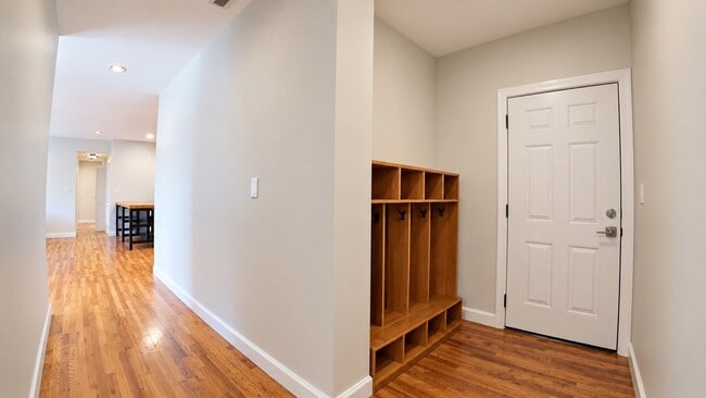 Foto del edificio - 6005 N Kimball Ave
