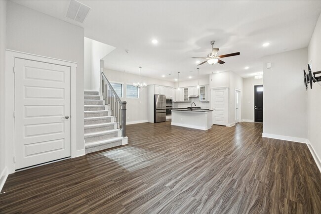 Foto del edificio - 15156 Parkland Canyon Dr