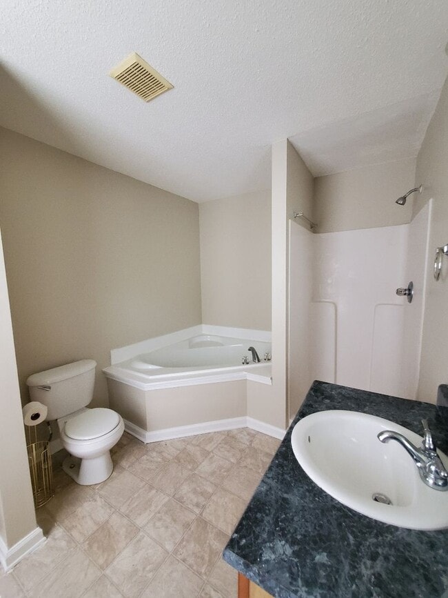 Building Photo - ACCEPTS SECTION 8 Open House on 08/24/25 f...