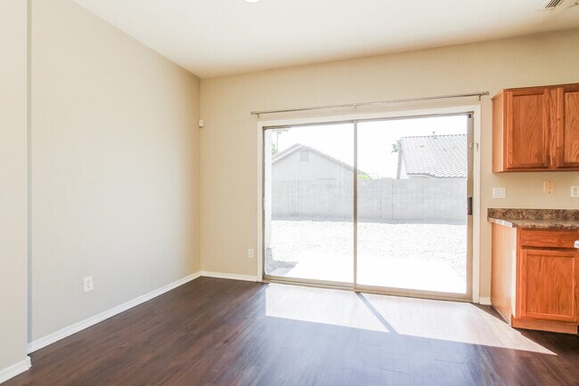 Foto del edificio - 12915 W Weldon Ave