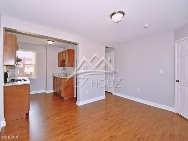 Building Photo - 30 52nd St
