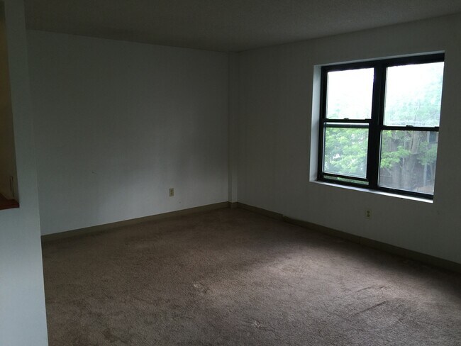 Foto del edificio - Spacious 3-bed 1.5 Bath in Excellent Neigh...