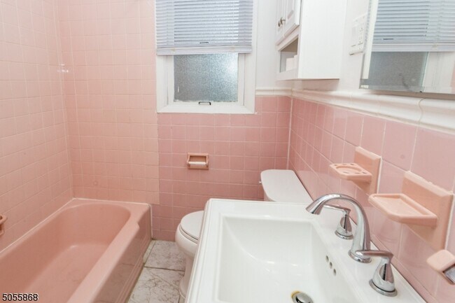 Foto del edificio - 1465 Morris Ave