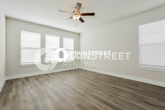 Building Photo - 3 Bedroom Pet-Friendly Home in Deland, FL with Main Street Renewal