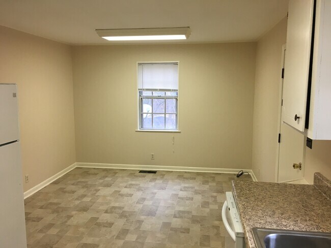 Foto del edificio - Home for Rent in Leeds, AL.. Available to View Now!!!