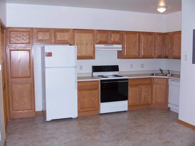 Building Photo - 590 N Loves Rd