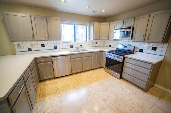 Foto del edificio - 2562 N Fox Run Dr