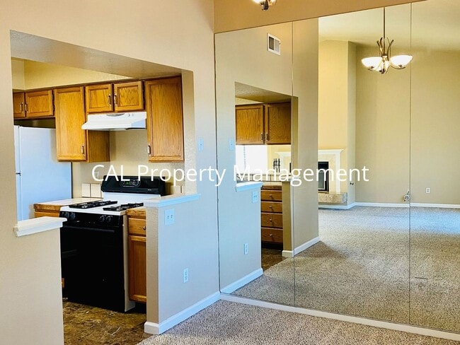 Building Photo - Spacious 1 Bedroom Condo in North Salinas!