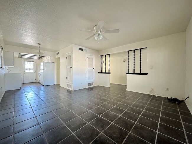 Building Photo - 2418 Pittsburg Ave