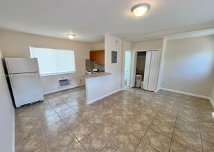 Building Photo - 690 NE 85th St
