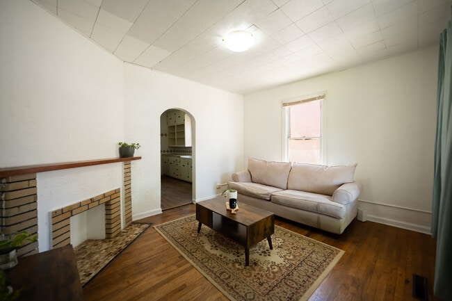 Foto del edificio - 2120 E Evans Ave