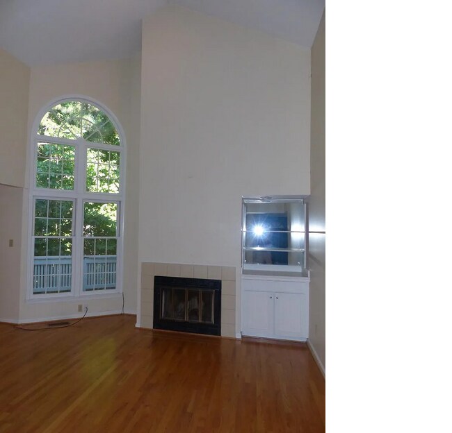 Foto del edificio - 3 bed, 2 bath in Desirable Kirkwood!