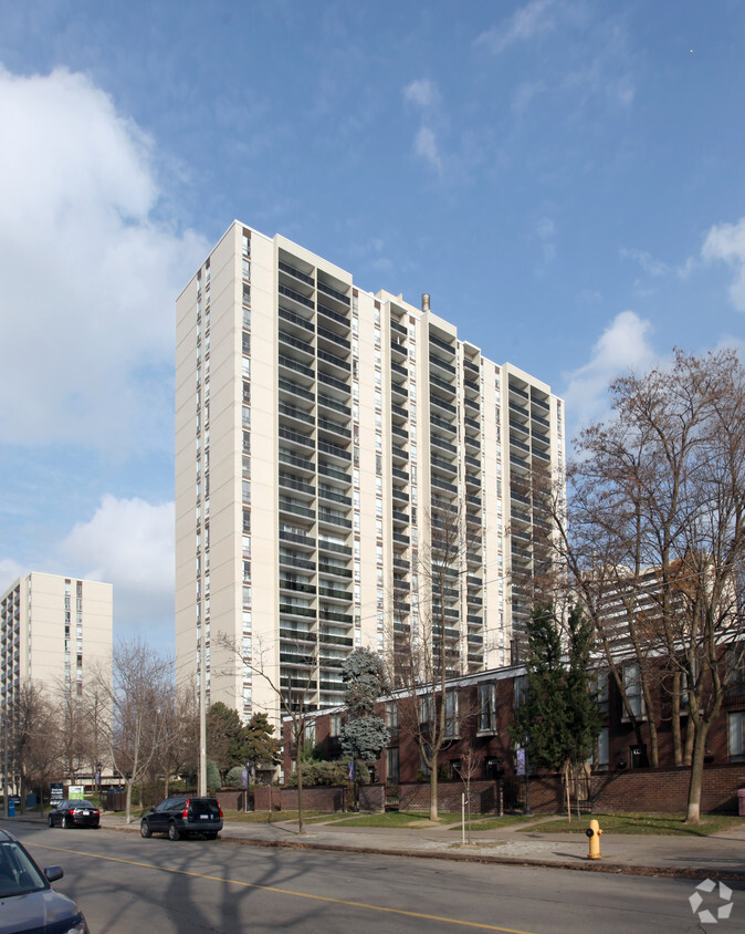 Primary Photo - Grenadier Square at High Park Village