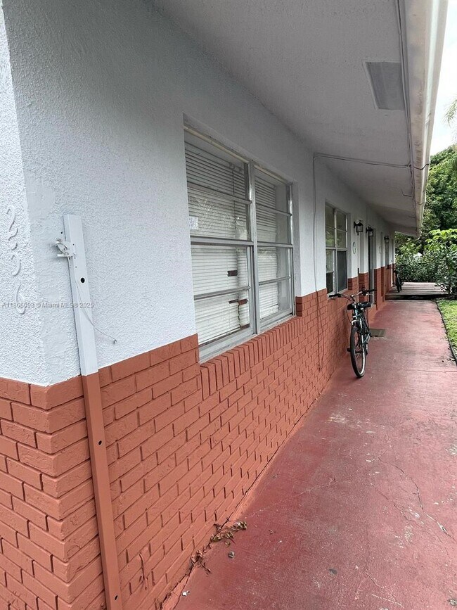 Foto del edificio - 2560 Riverland Dr