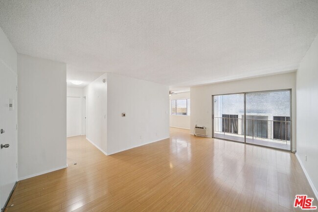 Foto del edificio - 7032 Lanewood Ave