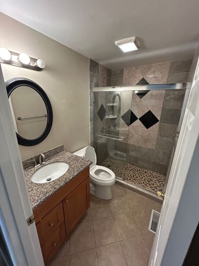 Foto del edificio - Large 3 bed, 2 bath house in South Seattle...