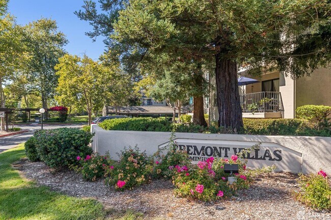 Foto del edificio - 1910 Barrymore Common