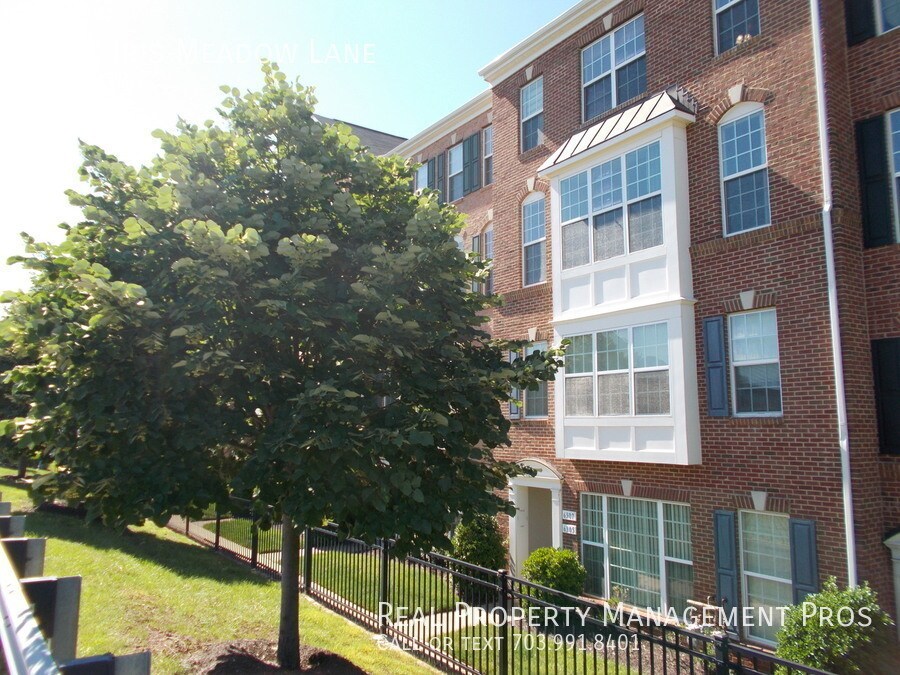 Foto del edificio - 6307 Iris Meadow Ln