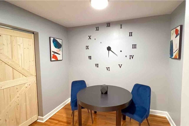 Building Photo - 7047 Hampton Ave