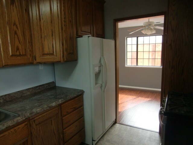 Building Photo - 1743 Laine Ave