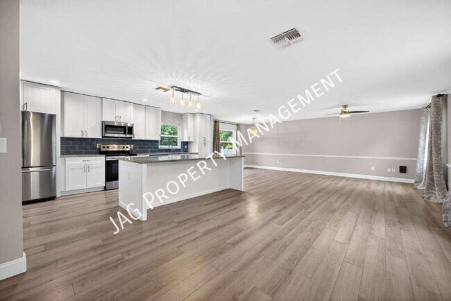 Foto del edificio - 1046 Winter Springs Blvd