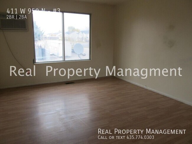 Building Photo - Pet friendly 2 br 1.5 bath townhome Availa...