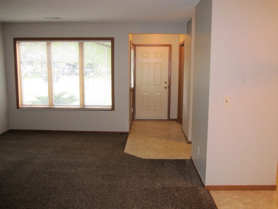 Foto principal - 626 W 8th St