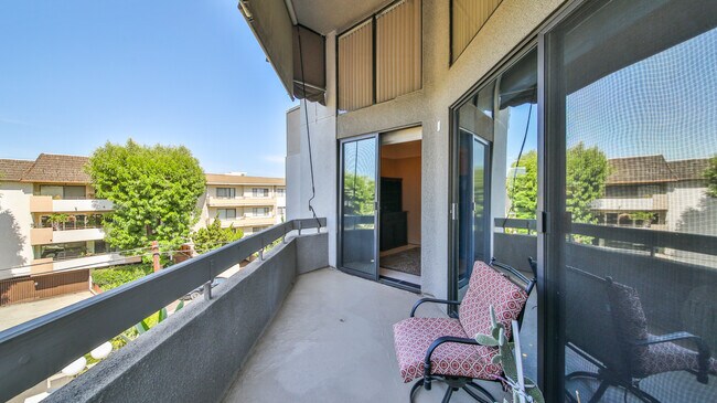 Patio - 5340 Yarmouth Ave