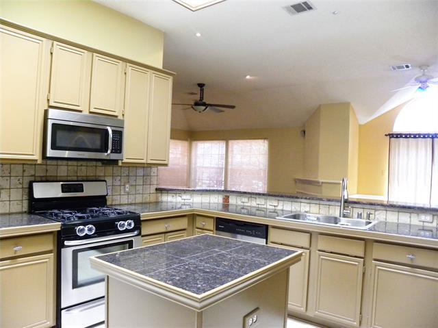 Building Photo - 7924 Hazeltine Dr