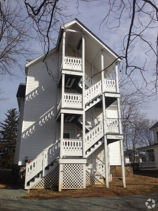 Dillon Apartments for Rent with Hardwood Floors Purcellville, VA 3