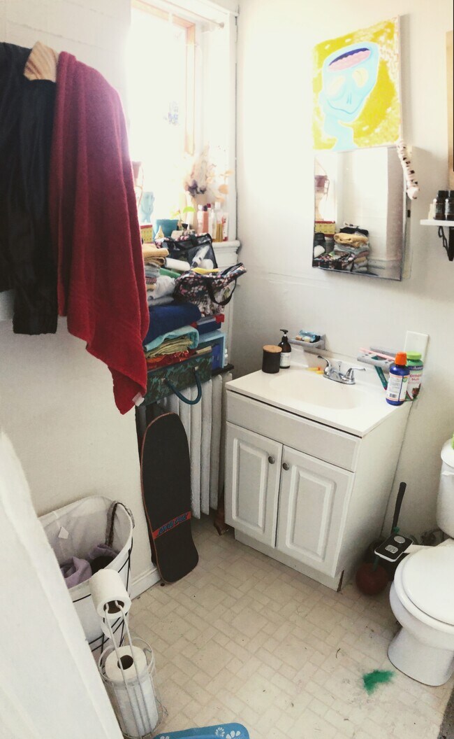 Bathroom - 511 N Meadow St