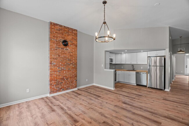 Foto del edificio - Fully Renovated 2BR in Historic Soulard | In-Unit Laundry | Off-Street Parking