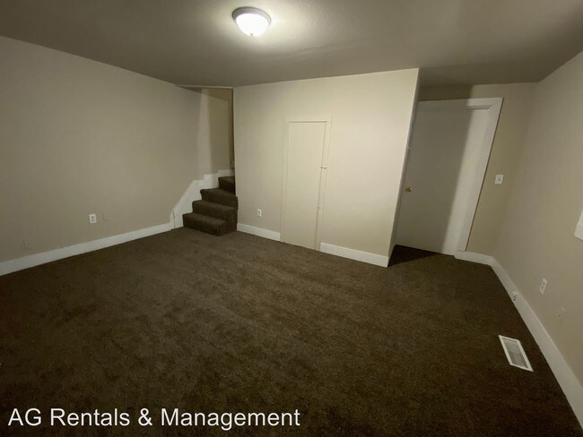 Building Photo - 3 br, 1 bath House - 954 Iowa St