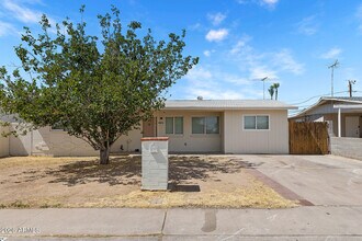 Building Photo - 2246 W Sierra St