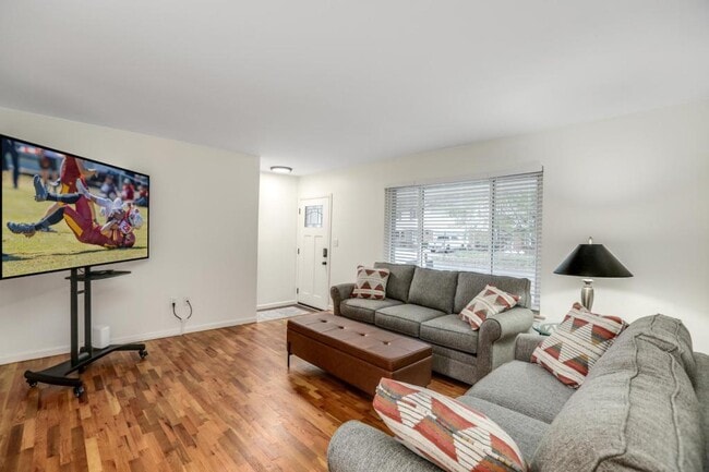 Photo - 9215 Tavistock Dr House