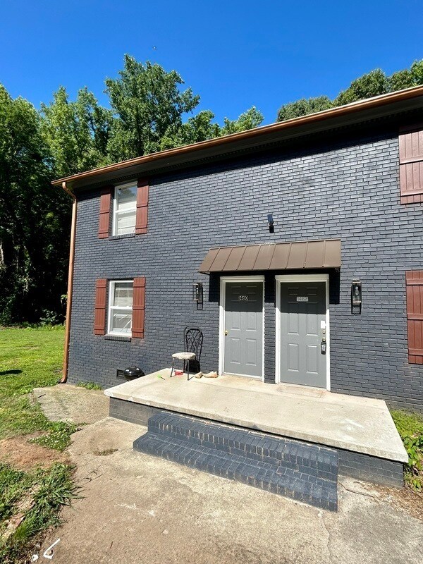 Building Photo - 1462 Sherwood Dr